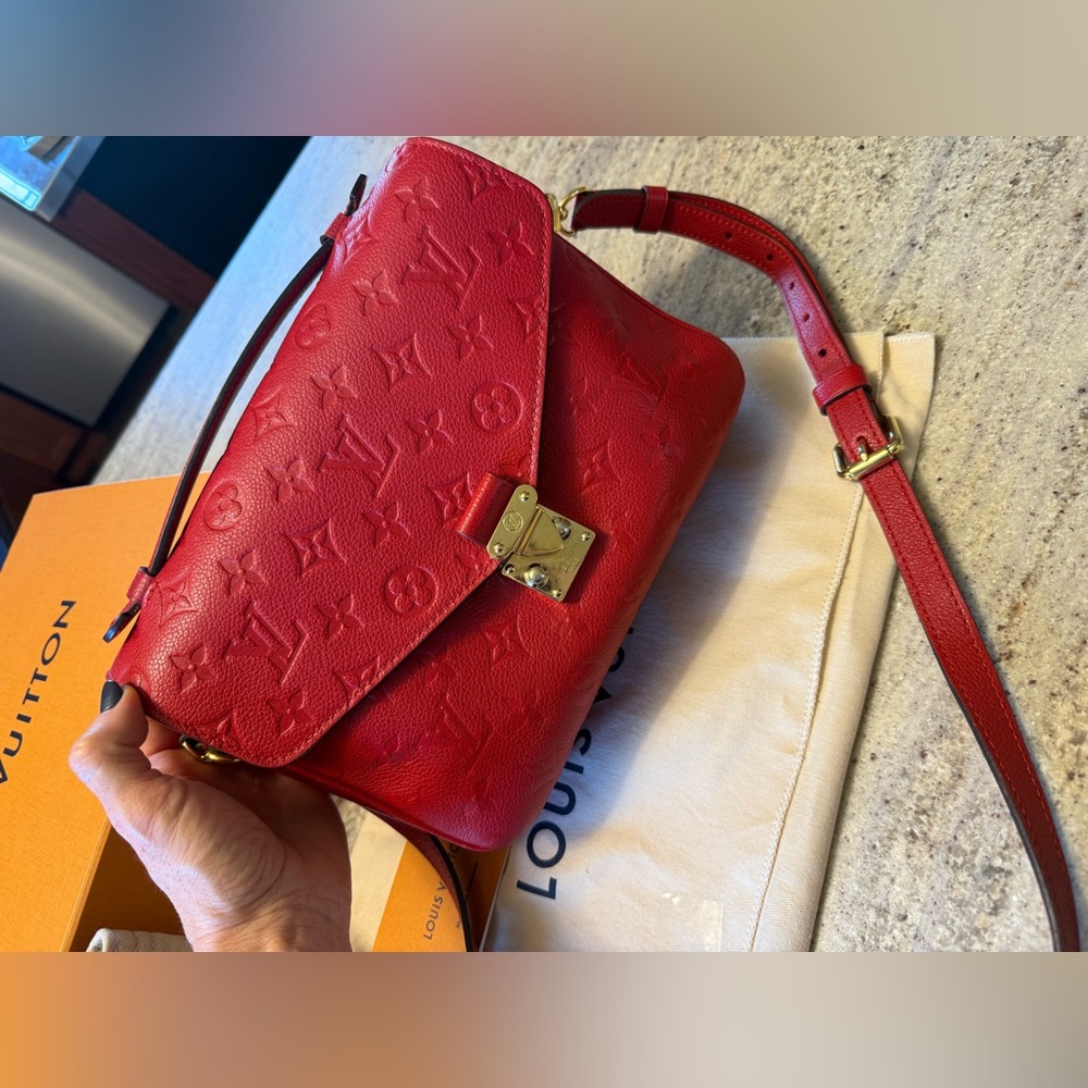 Louis Vuitton Pochette Métis Empreinte Red Scarlet | Full Set | Excellent - Picture 2 of 16